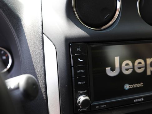 Used 2017 Jeep Compass Latitude AWD/4WD image 21