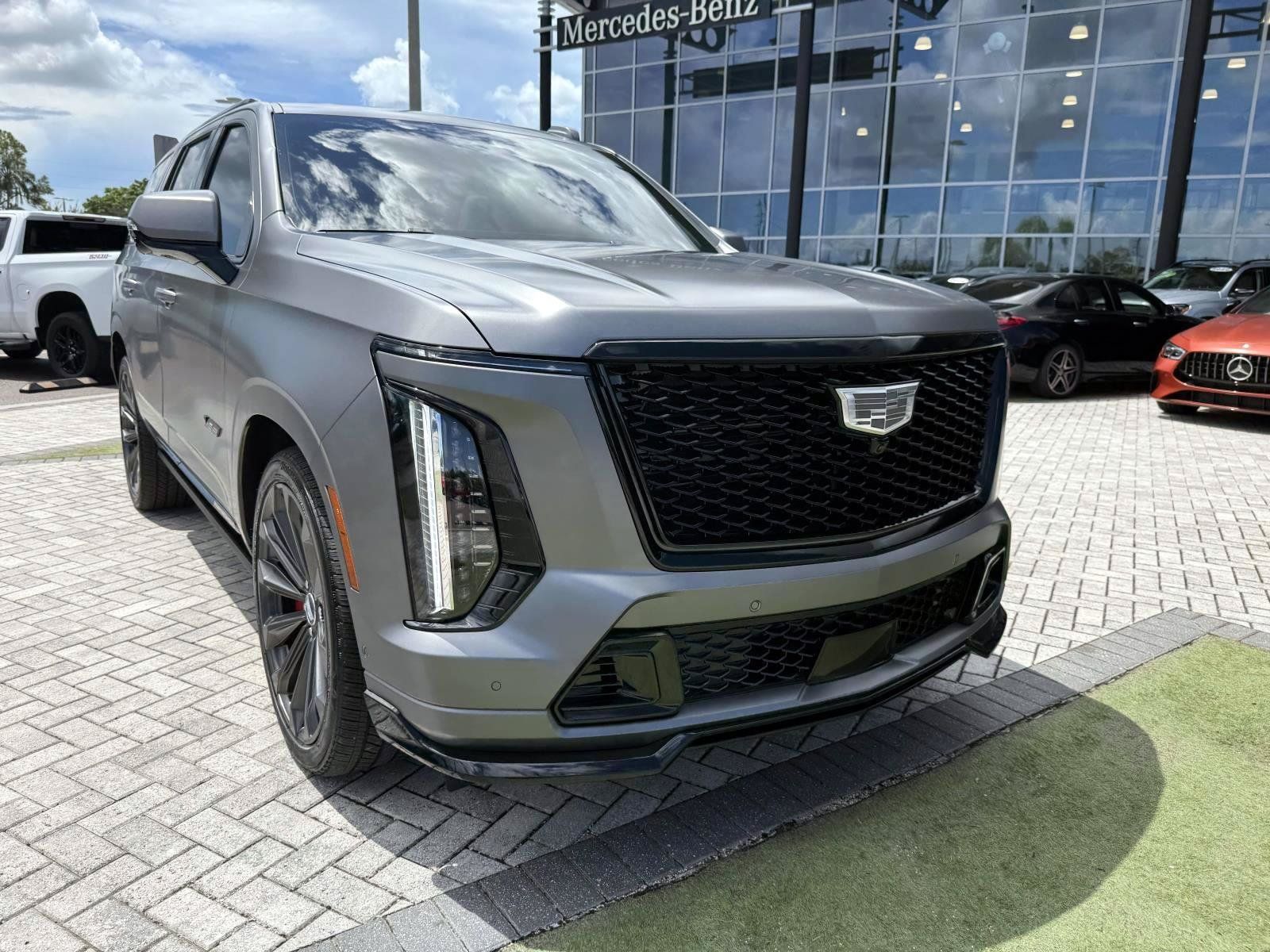 Used 2026 Cadillac Escalade V w/ LPO, Onyx Lite Package AWD/4WD image 8
