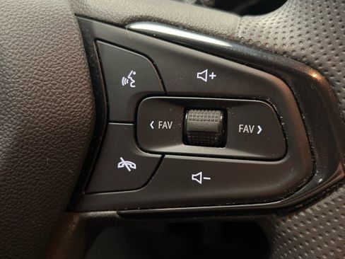 Used 2025 Chevrolet Trax LS w/ LS Convenience Package image 26