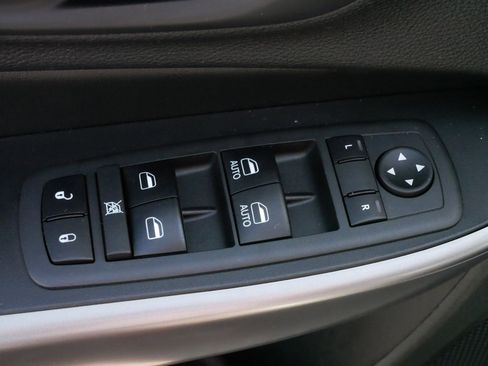 Used 2020 Jeep Cherokee Latitude Plus w/ Cold Weather Group image 19