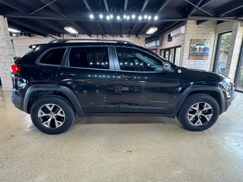 Used 2016 Jeep Cherokee Trailhawk w/ Leather Interior Group AWD/4WD image 8