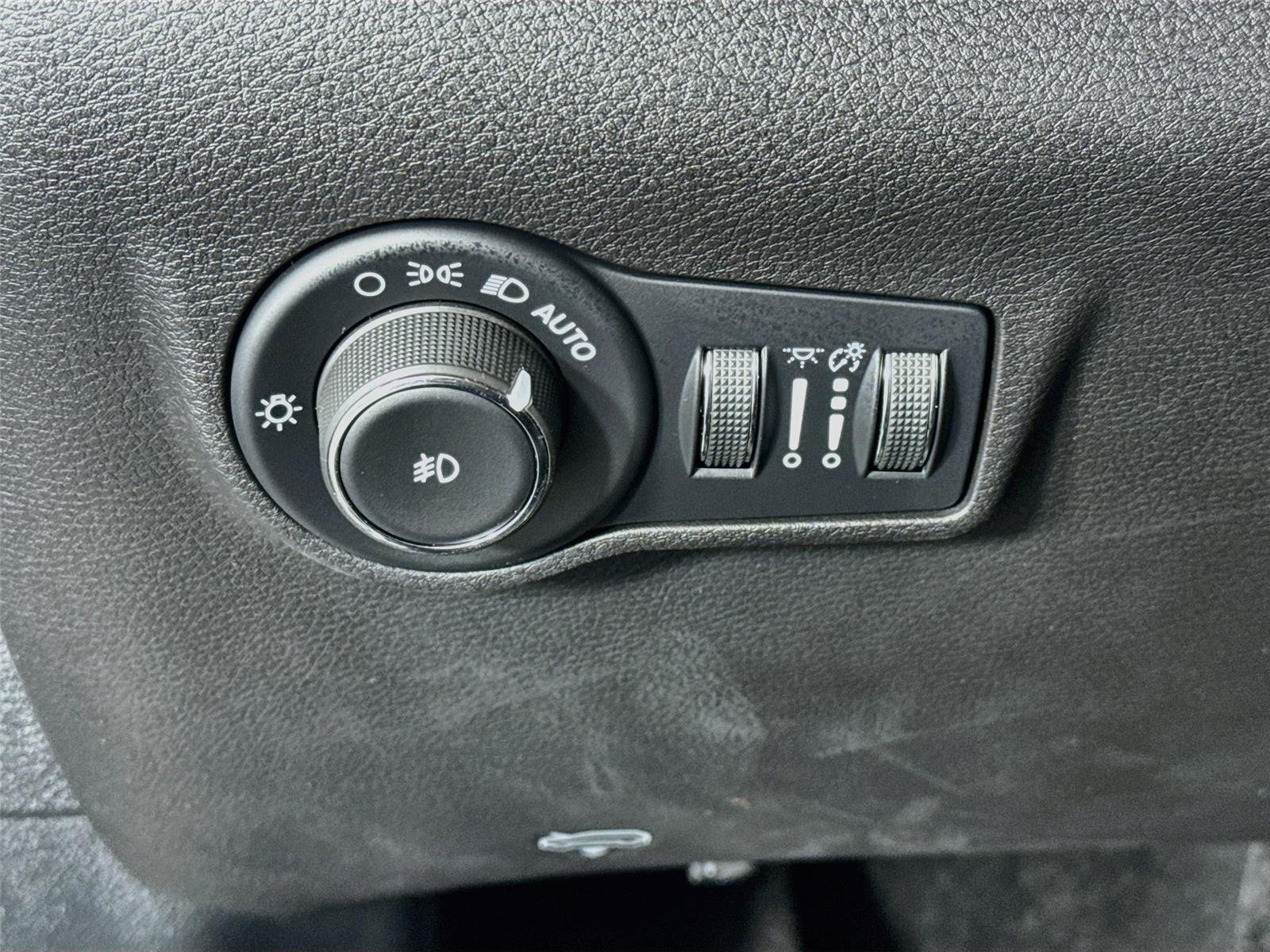 Used 2025 Jeep Compass Limited AWD/4WD image 10