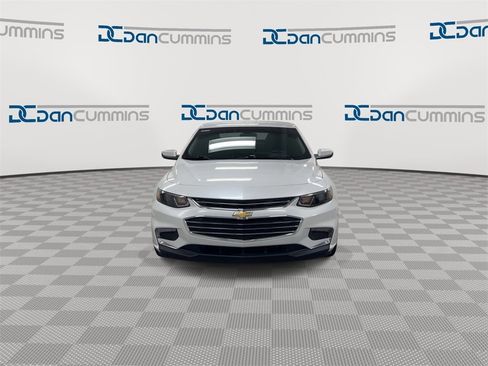 Used 2018 Chevrolet Malibu LT w/ Leather Package image 3