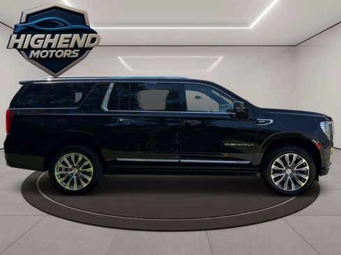 Used 2022 GMC Yukon XL Denali w/ Denali Ultimate Package AWD/4WD image 7