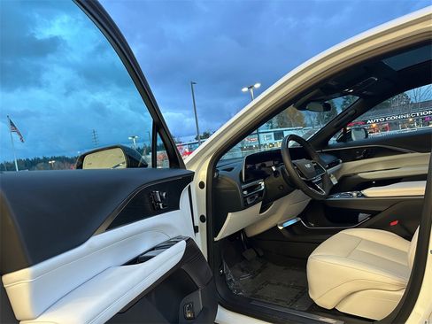 New 2026 Cadillac Lyriq Sport image 20