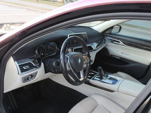 Used 2018 BMW 750i image 29