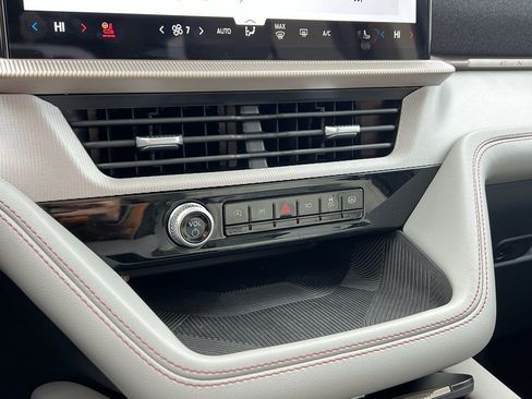 Used 2025 Ford Explorer Active w/ Active Comfort Package image 22