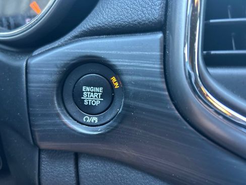 Used 2021 Jeep Grand Cherokee Laredo AWD/4WD image 27