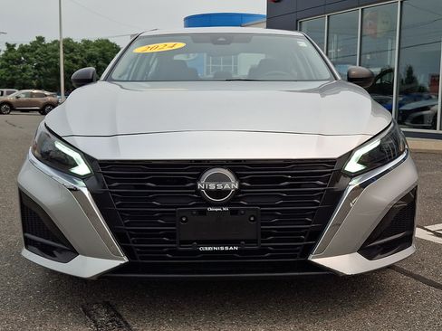 Used 2024 Nissan Altima 2.5 SV FWD image 2