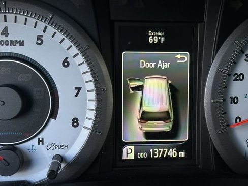 Used 2017 Toyota Sienna SE image 22