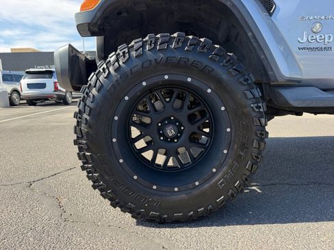 Used 2018 Jeep Wrangler Unlimited Sahara w/ Uconnect 4C Nav & Sound Group AWD/4WD image 26