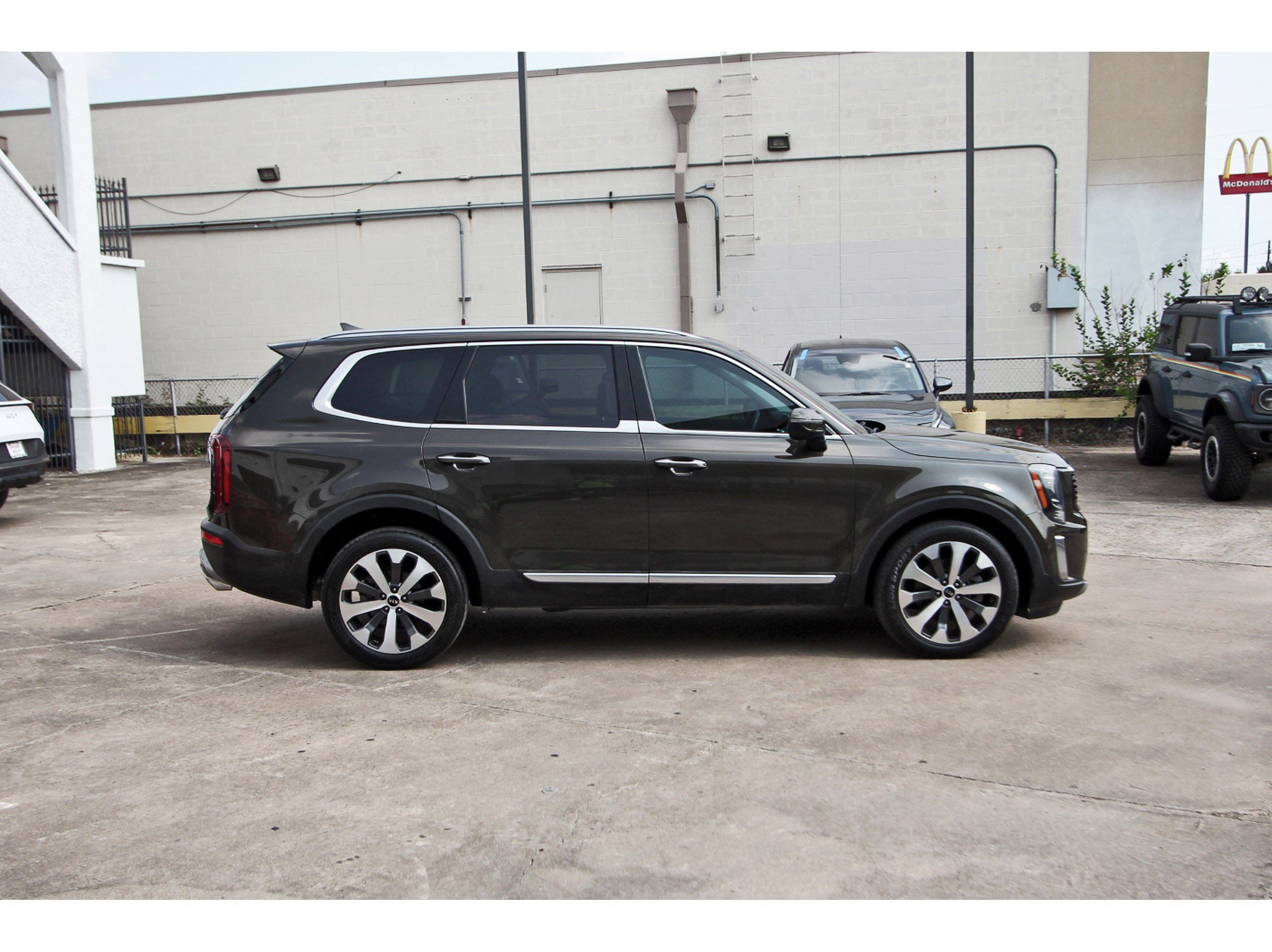 Used 2021 Kia Telluride S FWD image 8