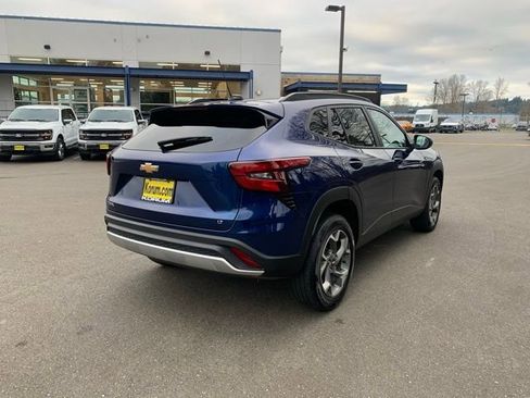 Used 2024 Chevrolet Trax LT w/ Driver Confidence Package image 6