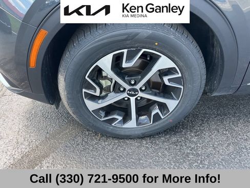 Used 2024 Kia Sportage EX FWD image 17