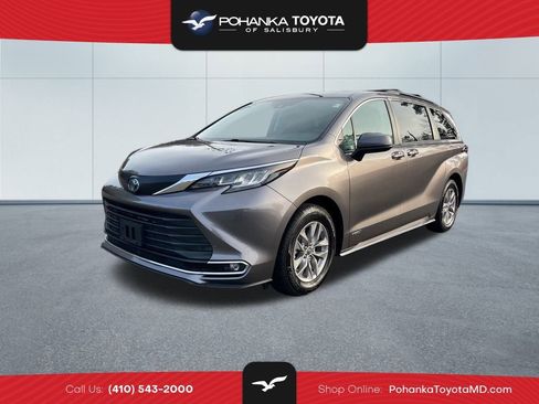 Used 2021 Toyota Sienna XLE image 1