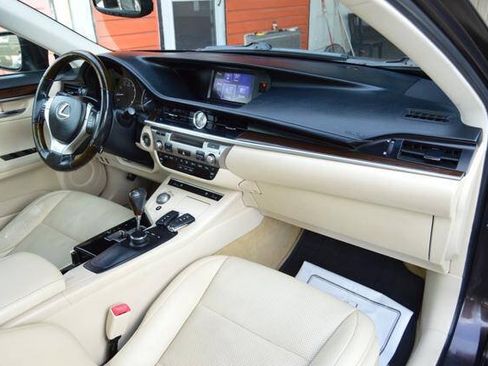 Used 2014 Lexus ES 350 w/ Premium Package FWD image 14