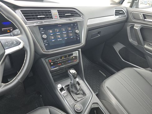Certified 2023 Volkswagen Tiguan SE w/ Panoramic Sunroof Package image 23