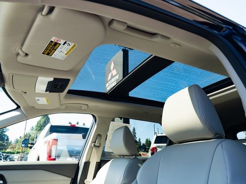 Used 2023 Nissan Rogue SL w/ SL Premium Package image 18