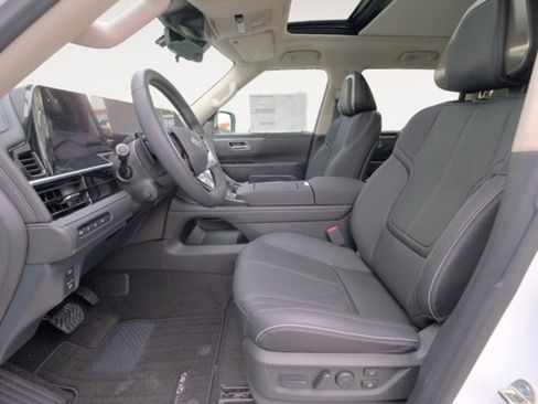 New 2025 INFINITI QX80 Sensory image 12