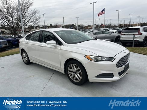 Used 2013 Ford Fusion SE image 1