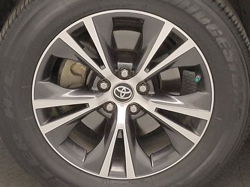 Used 2019 Toyota Highlander LE FWD image 31