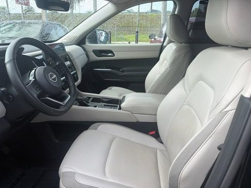 Used 2024 Nissan Pathfinder SL w/ SL Premium Package FWD image 8