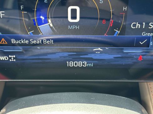 Used 2025 Chevrolet Equinox ACTIV w/ Safety and Technology Package AWD/4WD image 16