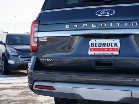 Used 2022 Ford Expedition Limited image 11