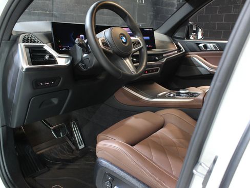 Used 2025 BMW X5 xDrive40i w/ M Sport Package image 32