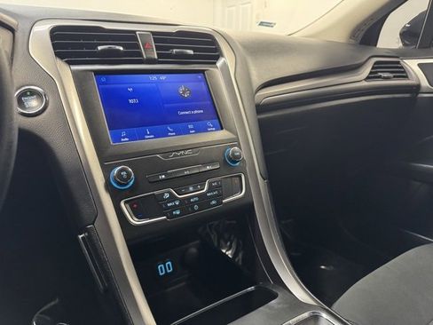 Used 2020 Ford Fusion SE image 23