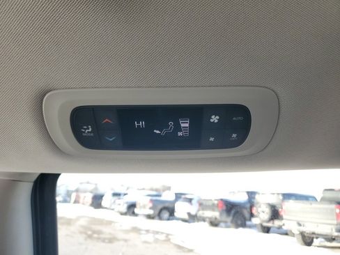 Used 2017 Chrysler Pacifica Touring-L image 32