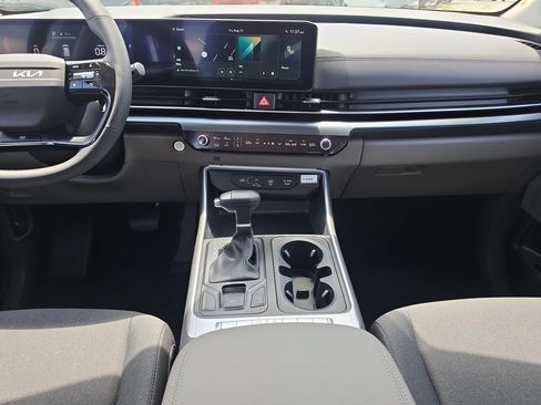 New 2027 Kia Carnival LX FWD image 14