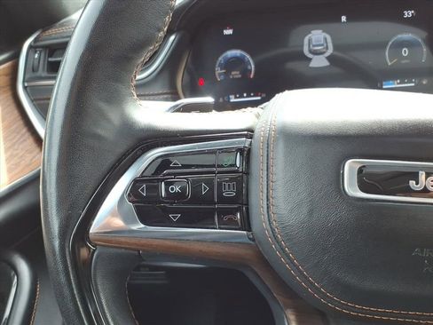 Used 2022 Jeep Grand Cherokee L Summit w/ Luxury Tech Group V image 19