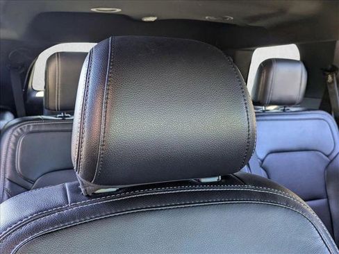 Used 2017 Ford Explorer Limited image 13