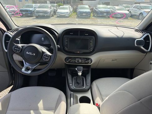 Certified 2025 Kia Soul LX w/ LX Technology Package image 8