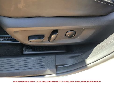 Certified 2025 Nissan Rogue Platinum w/ Tech Package AWD/4WD image 37