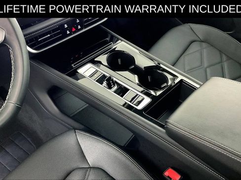 Used 2025 Volkswagen Atlas SE AWD/4WD image 18