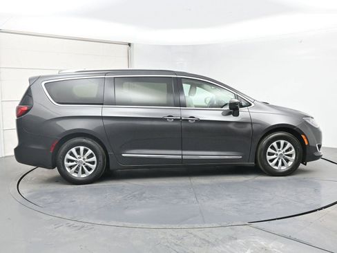 Used 2019 Chrysler Pacifica Touring-L image 24