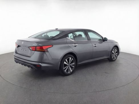 Used 2023 Nissan Sentra SV image 9