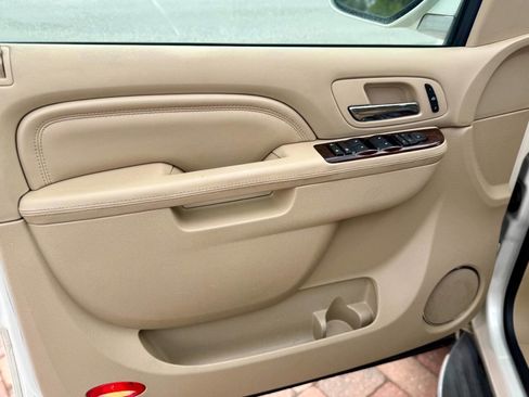 Used 2013 Cadillac Escalade EXT Luxury image 21