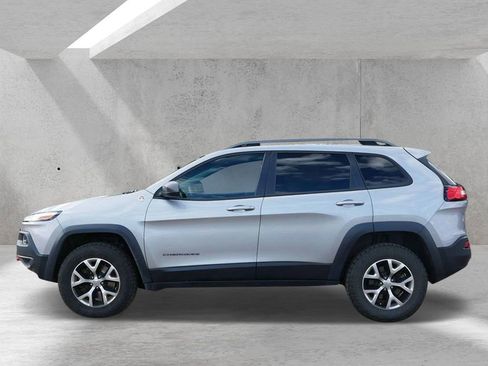 Used 2017 Jeep Cherokee Trailhawk w/ Cold Weather Group AWD/4WD image 5