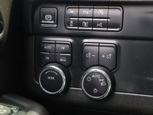Used 2025 Chevrolet Tahoe LT AWD/4WD image 39