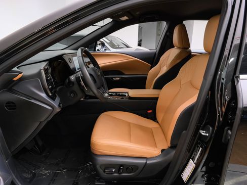 Used 2025 Lexus RX 350 FWD w/ Technology Package image 4