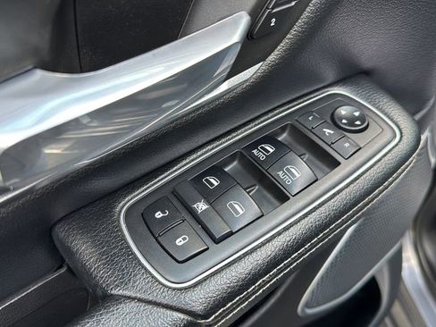 Used 2019 RAM 1500 Laramie AWD/4WD image 22