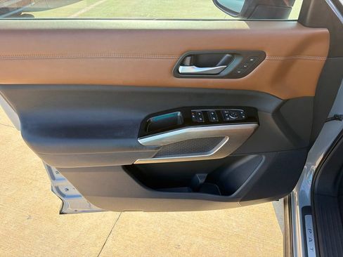 Used 2023 Nissan Pathfinder Platinum FWD image 12
