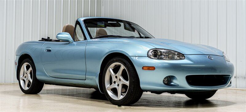 Used 2002 MAZDA MX-5 Miata RWD image 1