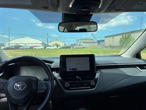 Used 2025 Toyota Corolla LE FWD image 31