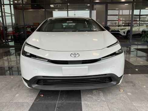 New 2026 Toyota Prius LE image 2