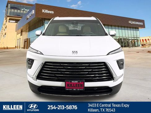 Used 2025 Buick Enclave Preferred FWD image 2