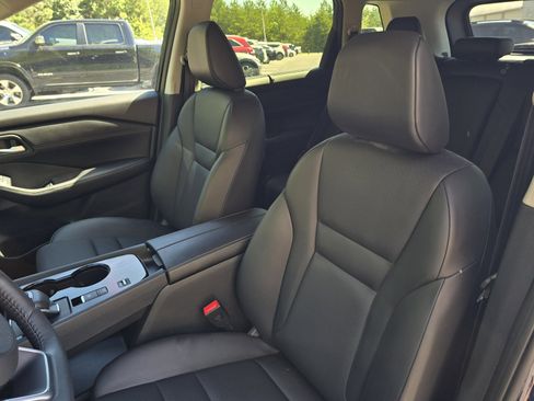 Used 2024 Nissan Rogue SV w/ SV Premium Package FWD image 12
